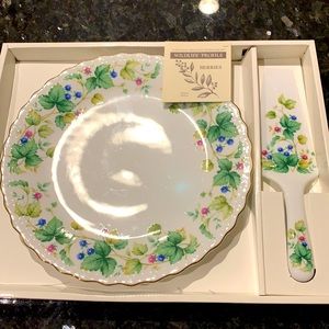 NWOT Andrea by Sadek - cake plate w/server